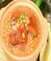 炖黄豆猪脚汤的做法_怎么做炖黄豆猪脚汤_如何做炖黄豆猪脚汤的做法