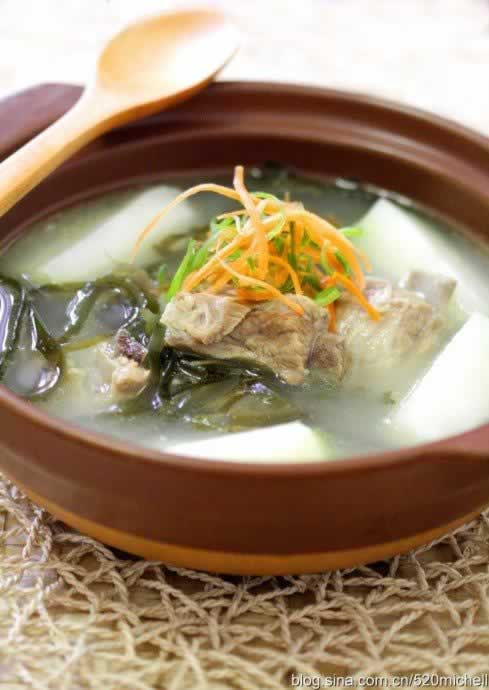 三鲜排骨砂锅煲的做法(荤菜-15分钟做道减肥美容懒人菜)