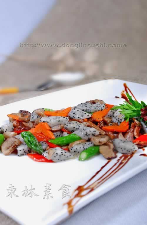 火龙果炒美味牛肝菌的做法(滋味幽香营养滑爽的天然野生菌菇菜)