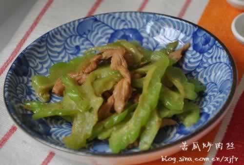 酱肉丝炒苦瓜的做法(减肥食谱)