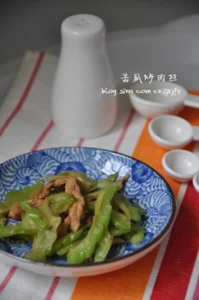 酱肉丝炒苦瓜的做法(减肥食谱)