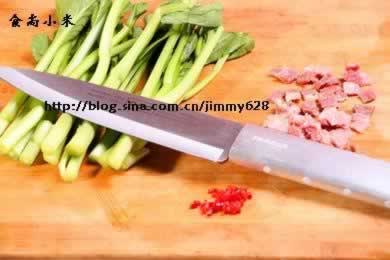 指天椒培根炒菜心的做法(修身减肥菜)