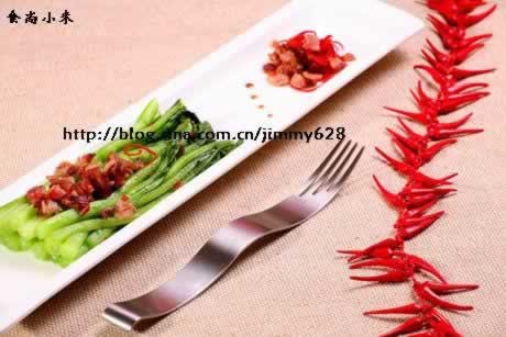 指天椒培根炒菜心的做法(修身减肥菜)
