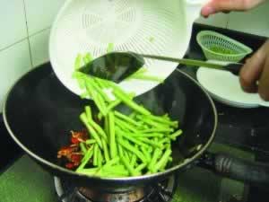 川式干煸豆角的做法