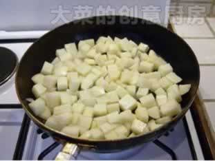 土豆炒排骨的做法(川味土豆烧排骨)