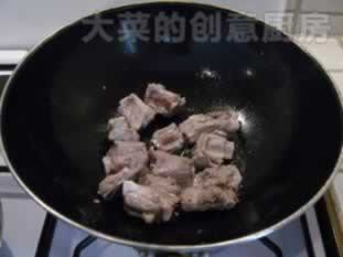 土豆炒排骨的做法(川味土豆烧排骨)