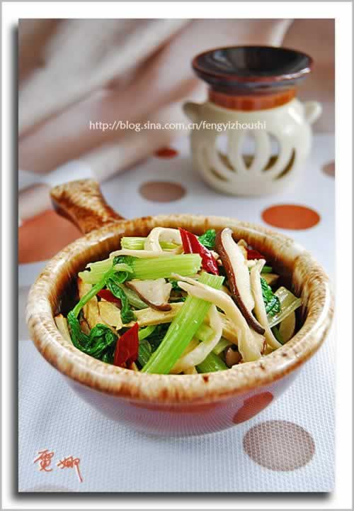 鸡腿菇香芹的做法