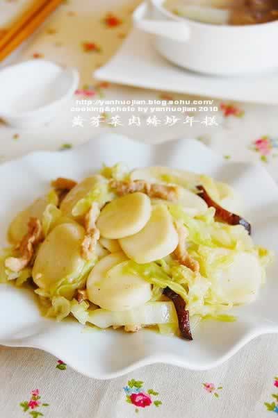 黄芽菜肉丝炒年糕的做法(早餐菜谱)