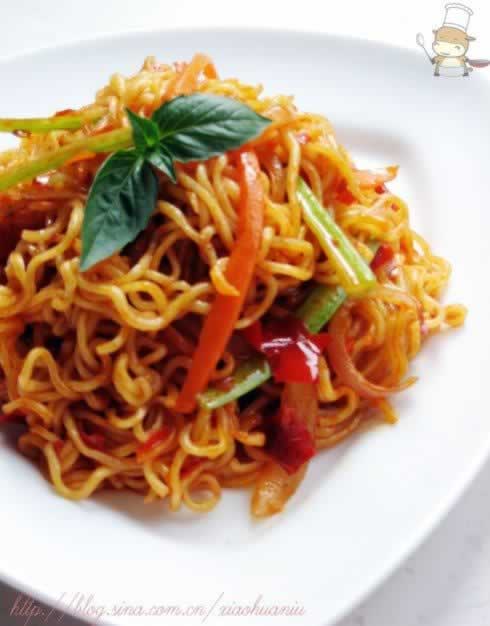 香辣什锦炒面的做法(早餐菜谱-10分种打造方便面的创意吃法)
