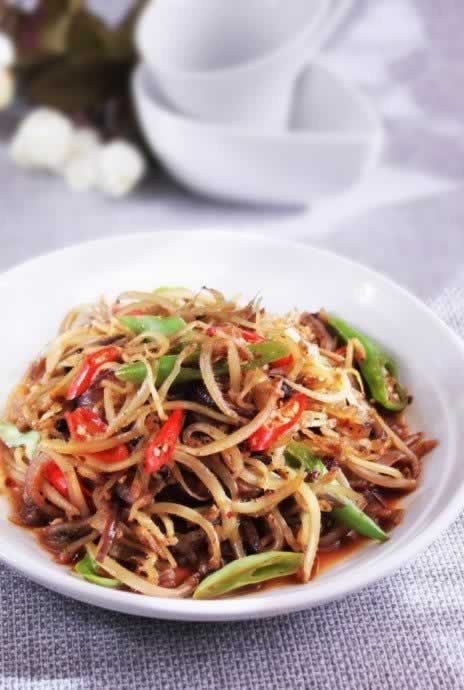 豉椒小银鱼的做法(绝好的家常下饭小菜)