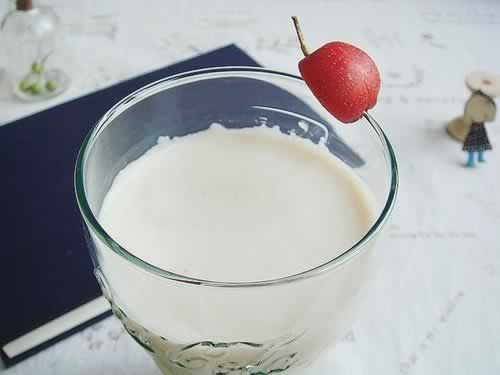 山药果汁牛奶的做法(早餐菜谱饮料-1分钟就能做出最拉风的美颜瘦身圣品)