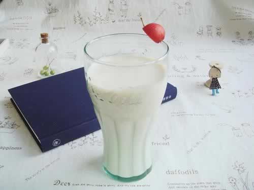 山药果汁牛奶的做法(早餐菜谱饮料-1分钟就能做出最拉风的美颜瘦身圣品)