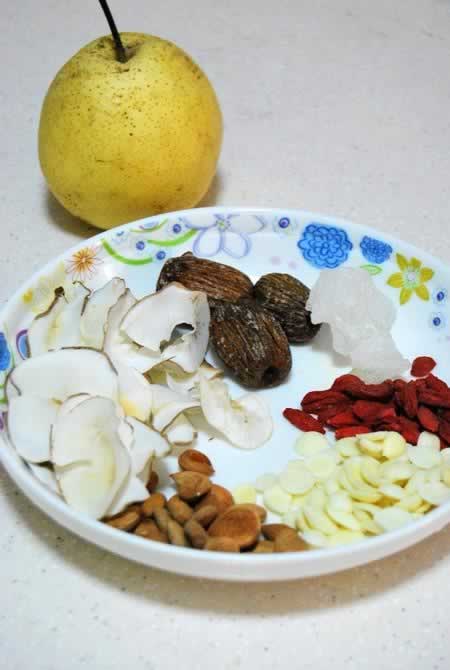海底椰杏仁雪梨水的做法(家庭食疗-滋阴润肺,止咳去燥)