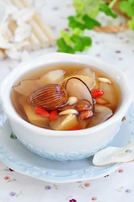 海底椰杏仁雪梨水的做法(家庭食疗-滋阴润肺,止咳去燥)