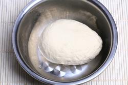 雪菜鲜肉包子的做法(早餐菜谱)