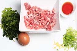 雪菜鲜肉包子的做法(早餐菜谱)
