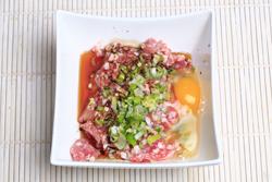 雪菜鲜肉包子的做法(早餐菜谱)