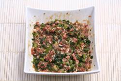 雪菜鲜肉包子的做法(早餐菜谱)