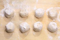 雪菜鲜肉包子的做法(早餐菜谱)