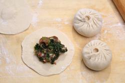 雪菜鲜肉包子的做法(早餐菜谱)