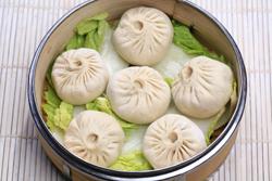 雪菜鲜肉包子的做法(早餐菜谱)