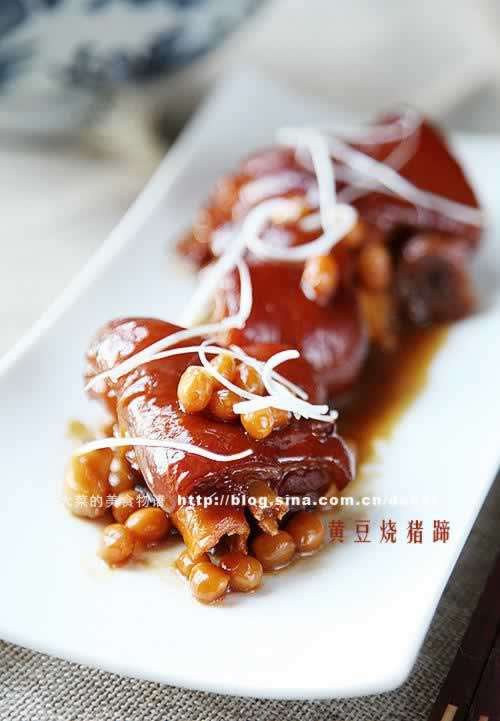 黄豆烧猪蹄的做法(荤菜)