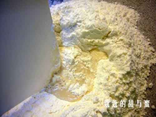 油渣香葱面包的做法(早餐菜谱)