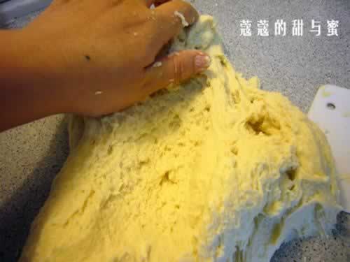 油渣香葱面包的做法(早餐菜谱)