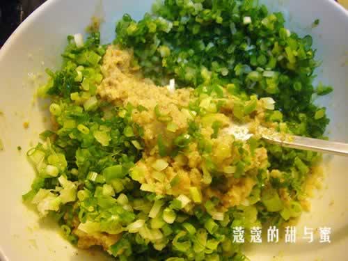 油渣香葱面包的做法(早餐菜谱)