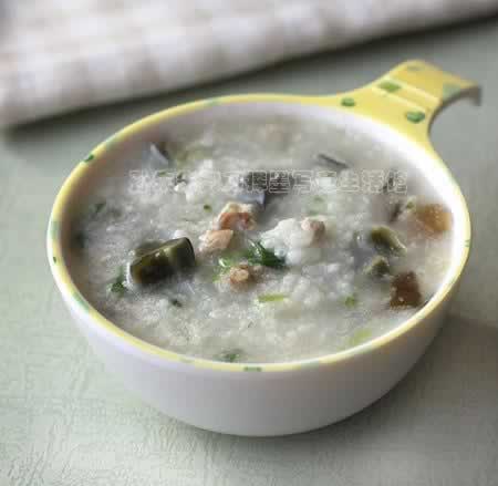 蘑菇煎饼+皮蛋瘦肉粥的做法(早餐菜谱)