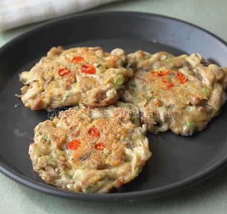蘑菇煎饼+皮蛋瘦肉粥的做法(早餐菜谱)