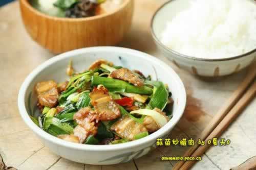 蒜苗炒腊肉的做法(荤菜)