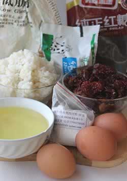 枣香米饭小蛋糕的做法(早餐菜谱-巧用剩米饭做补血养颜蛋糕)