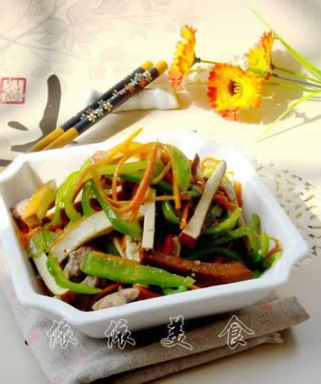 香干青椒炒肉丝的做法(荤素搭配)