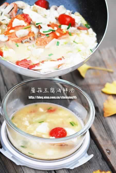 蘑菇豆腐海鲜汤的做法(海鲜家常菜-冬天餐桌上人气贼旺的一道开胃汤)