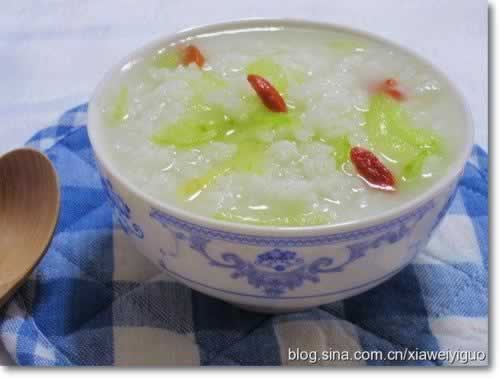 黄瓜粥的做法(早餐菜谱-减肥美容祛斑)