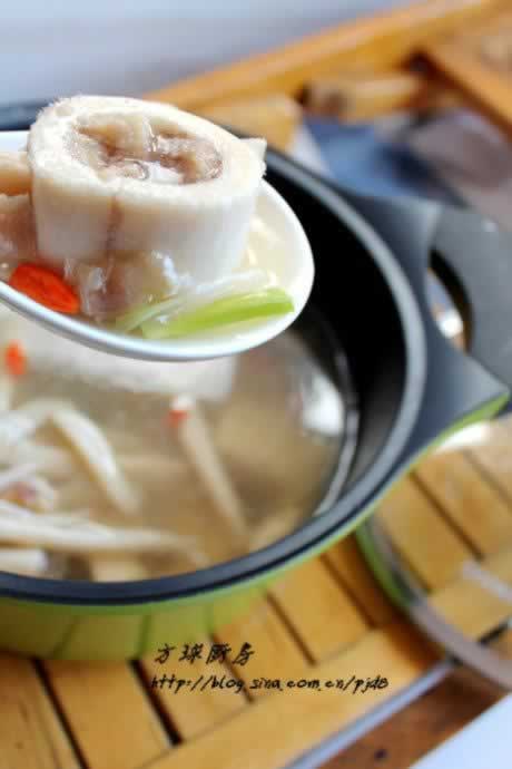 菌菇牛髓汤的做法(荤菜-秋冬滋补)