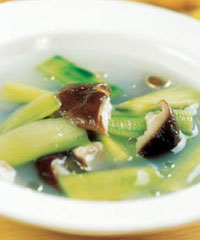 草菇丝瓜汤的做法 草菇丝瓜汤的做法