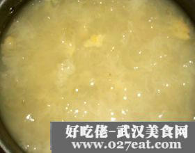西米银耳羹的做法 西米银耳羹的做法