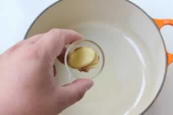 羊肚蘑炖鸡的做法(经典东北菜)