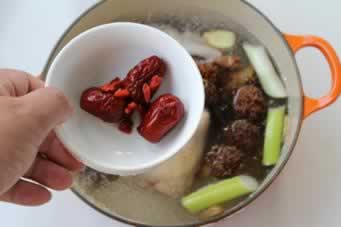 羊肚蘑炖鸡的做法(经典东北菜)