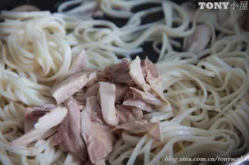 意大利蘑菇白汁鸡柳面的做法(早餐菜谱)