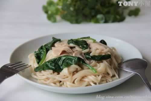 意大利蘑菇白汁鸡柳面的做法(早餐菜谱)