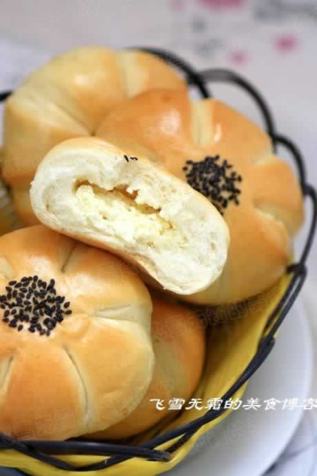 芝士花形面包vs蜜豆芝士面包的做法(早餐菜谱)
