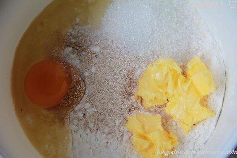 特浓牛奶香味的面包的做法