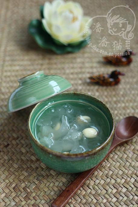 冰糖银耳莲子羹的做法(美颜甜汤)