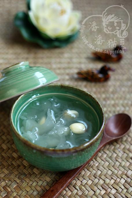 冰糖银耳莲子羹的做法(美颜甜汤)