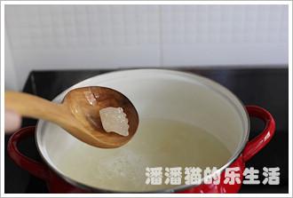 冰糖银耳莲子羹的做法(美颜甜汤)