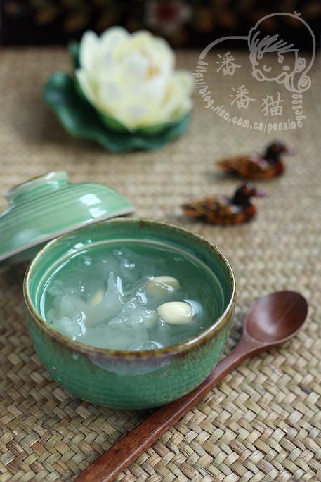 冰糖银耳莲子羹的做法(美颜甜汤)