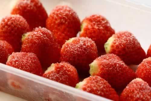 冻草莓的做法(提前三个月做纯天然冰淇淋)